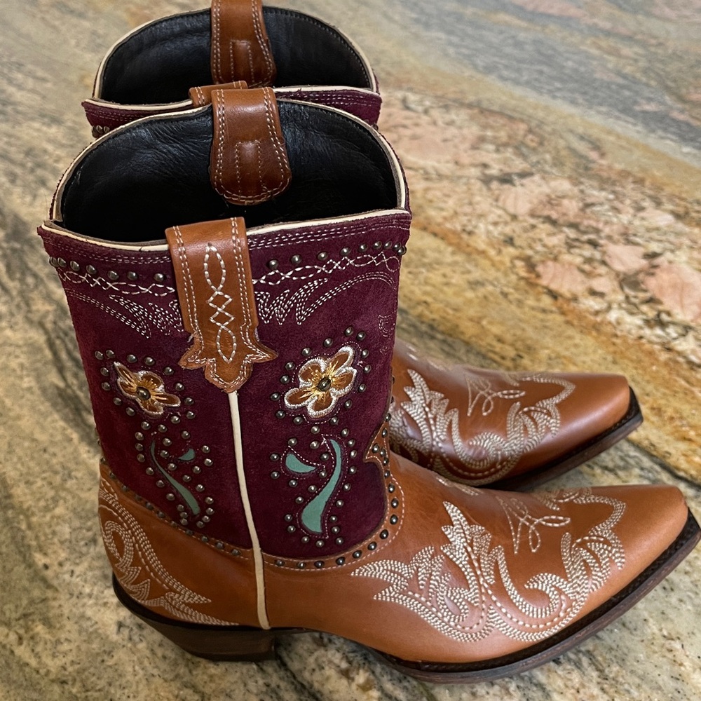 Double D Ranch ROUGHSTOCK Boots
NWB Size 8 - Picture 3 of 9